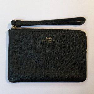 Coach NWT Authentic Woman's Corner Zip Wristlet Black in Crossgrain Leather
